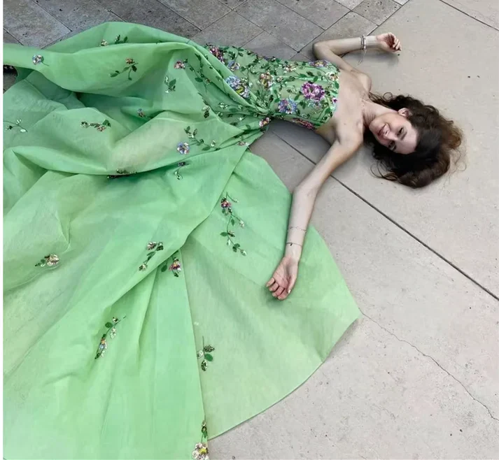 Pretty Sheath Strapless Green Floor Length Evening Dress Organza Prom Dress With Embroidered