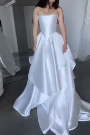 Pretty Wedding Dress Ball Gown Strapless White Satin Long Wedding Dresses Bridal Gowns