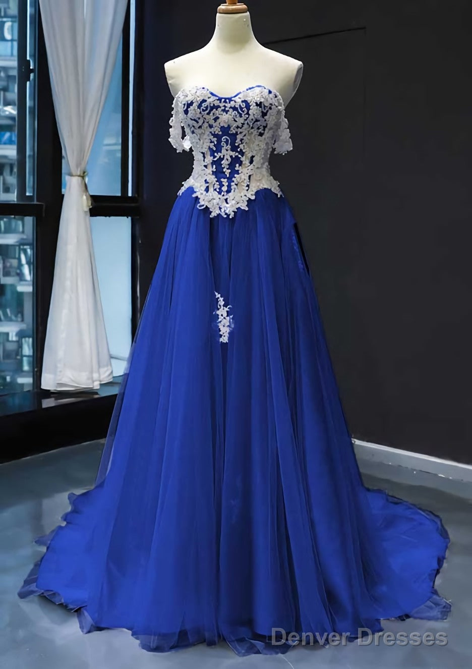 Princess Off-the-Shoulder Sweep Train Tulle Satin Prom Dresses With Appliqued