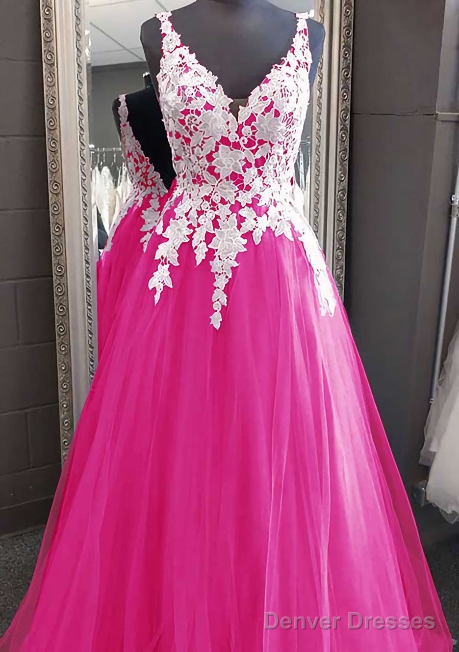 Princess V Neck Long/Floor-Length Tulle Prom Dresses With Appliqued Lace