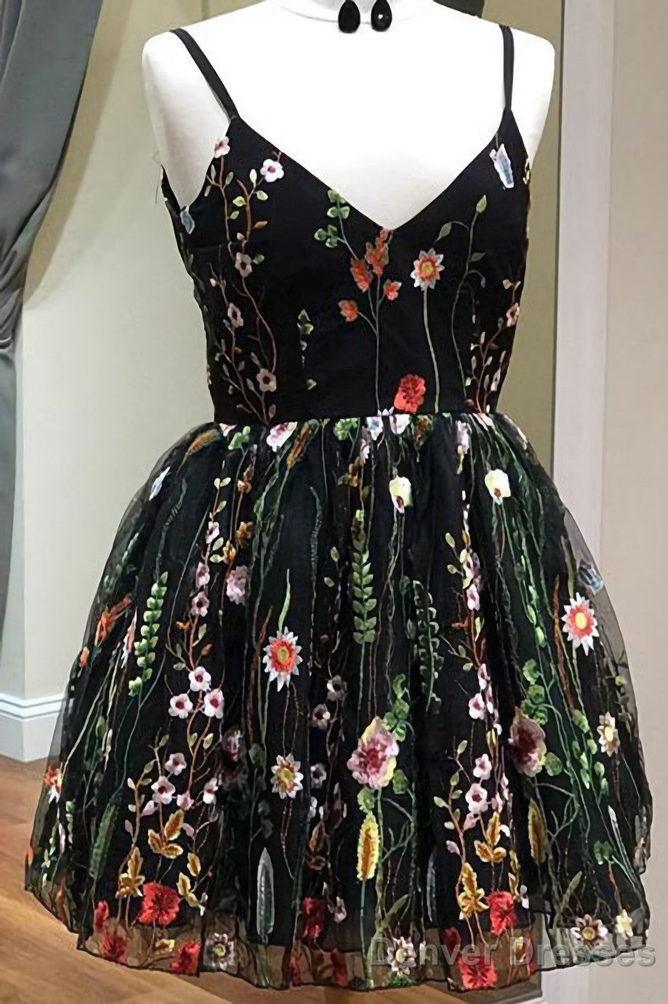 Unique Spaghetti Straps With Appliques Floral Short Prom Dresses