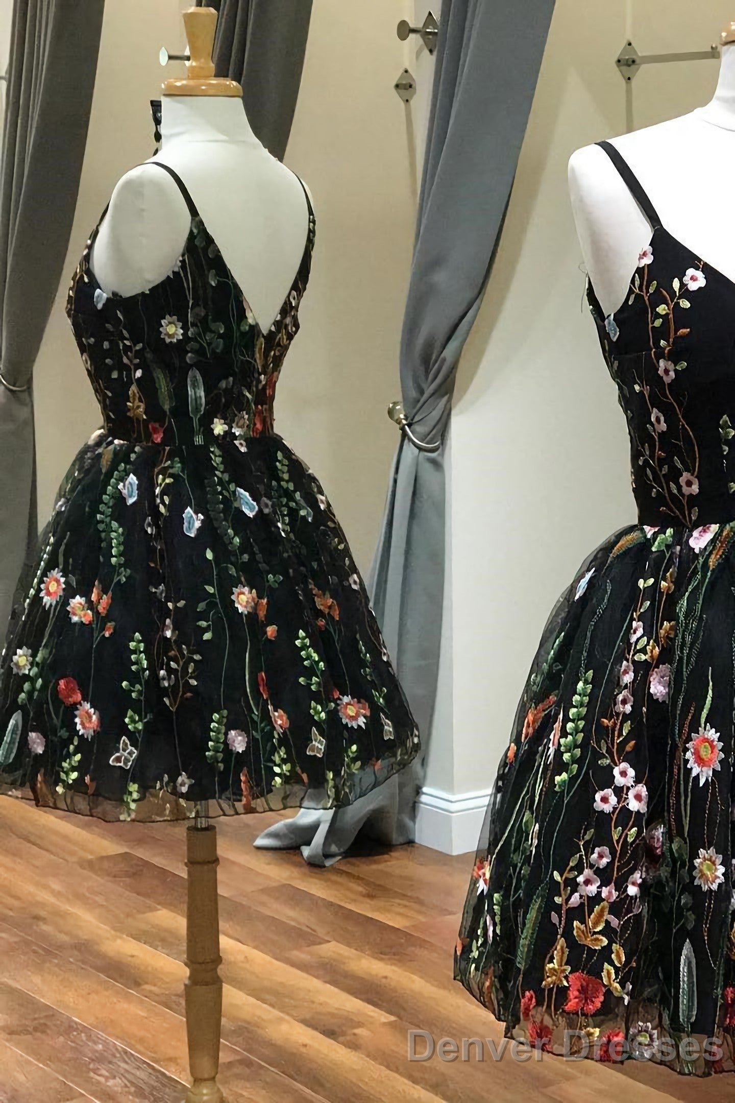 Unique Spaghetti Straps With Appliques Floral Short Prom Dresses Secondary image