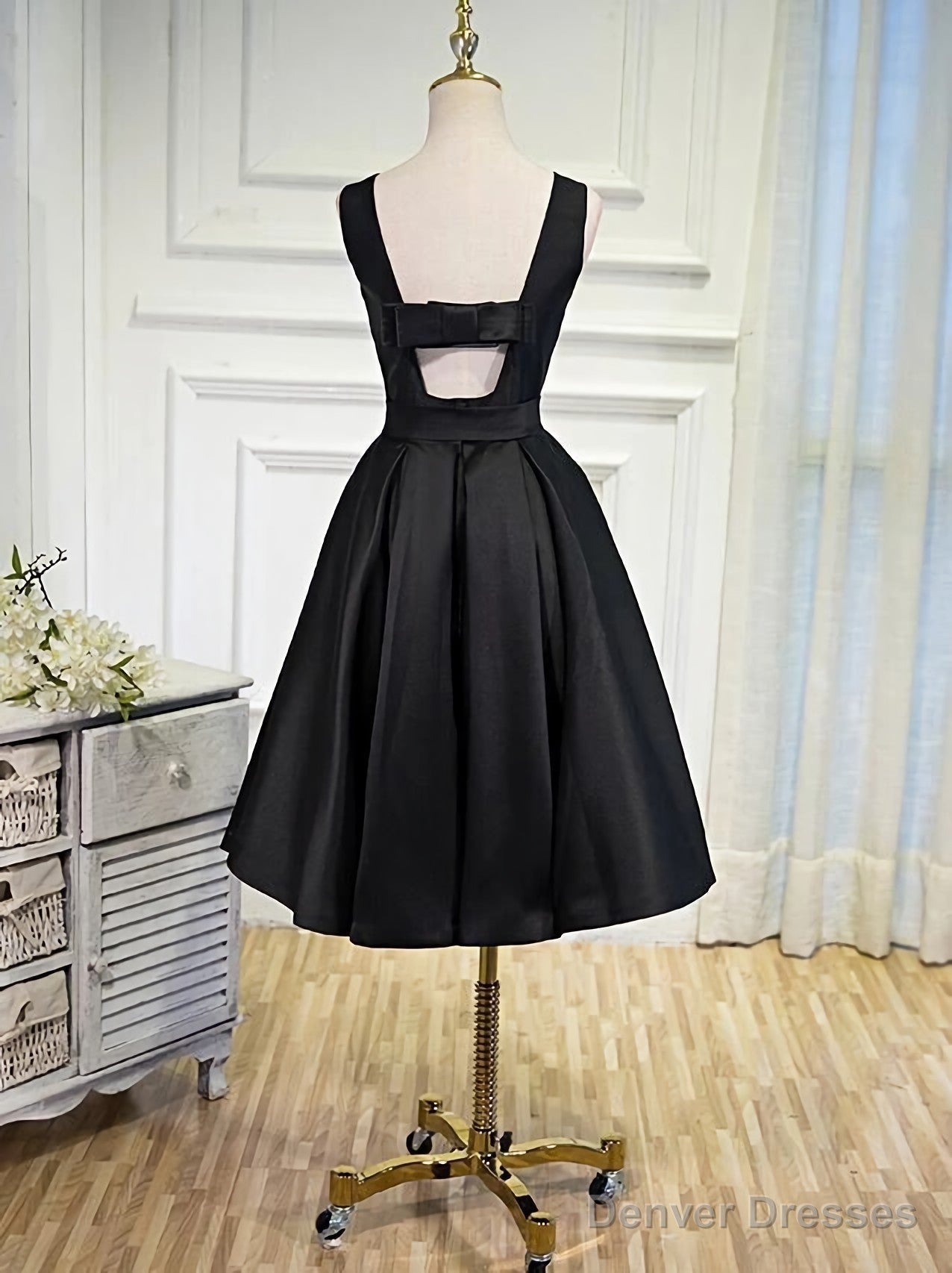 Lovely Simple Black Satin Knee Length Party Dresses Secondary image