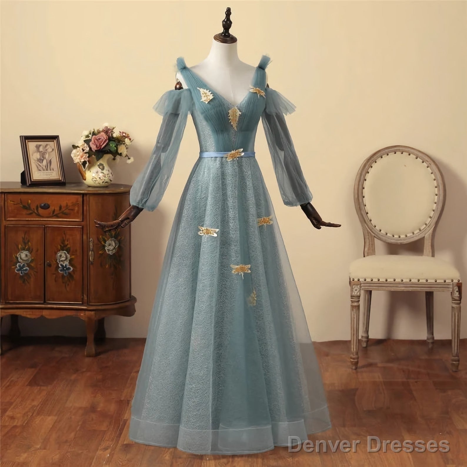 Appliques A-Line Tulle Long Bishop V-Ncek Evening Dresses Main image
