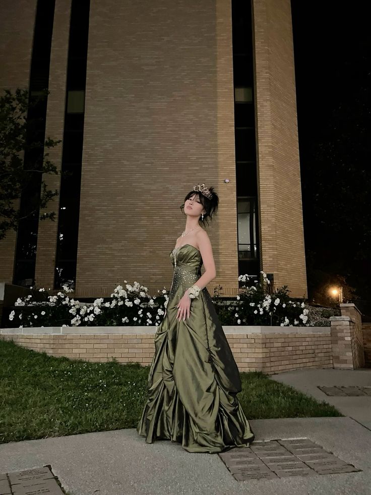 Retro Ball Gown Strapless Green Ruffles Satin Long Party Dress Prom Dress