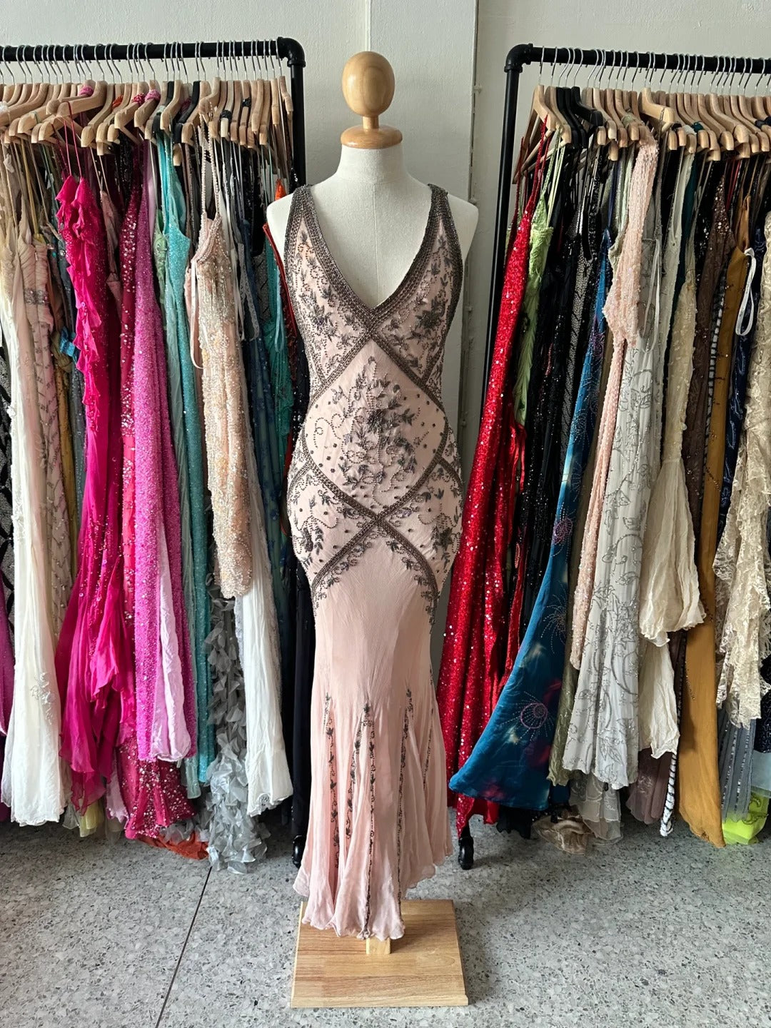 Retro Pink Mermaid Backless V-Neck Beaded Chiffon Long Prom Dress Evening Dress Main image