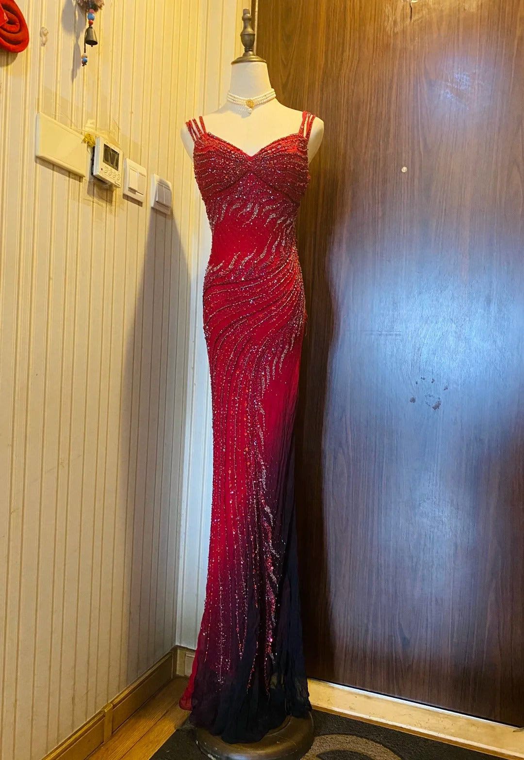 Retro Red And Black Gradient Mermaid V-Neck Halter Top Beaded Chiffon Long Prom Dress Evening Dress Secondary image