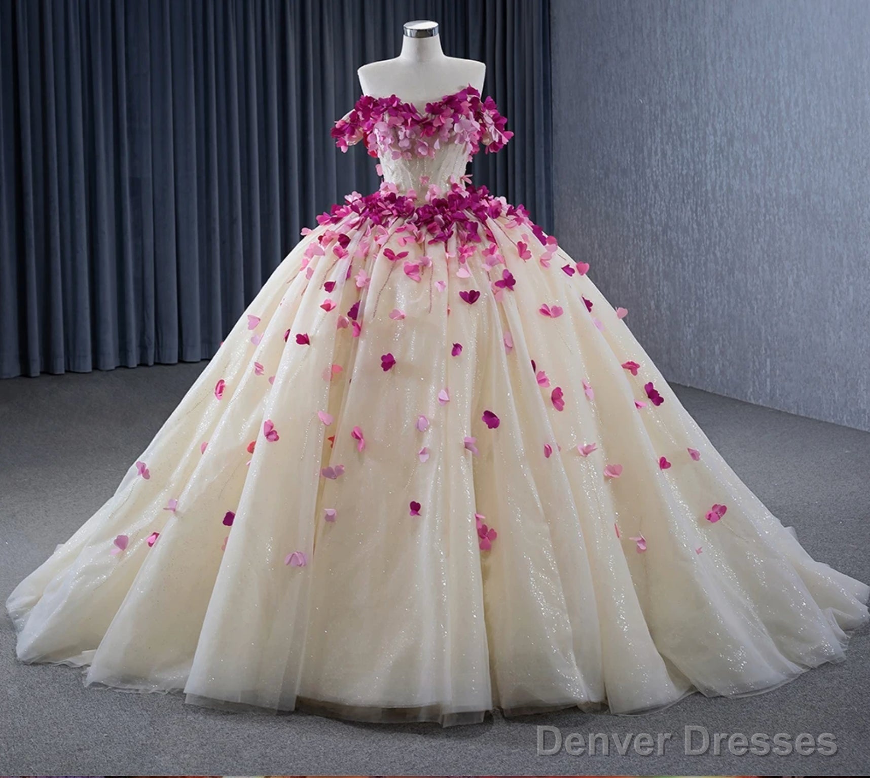Romantic Heart  Off-the-Shoulder Tulle Quinceaera Dress Main image
