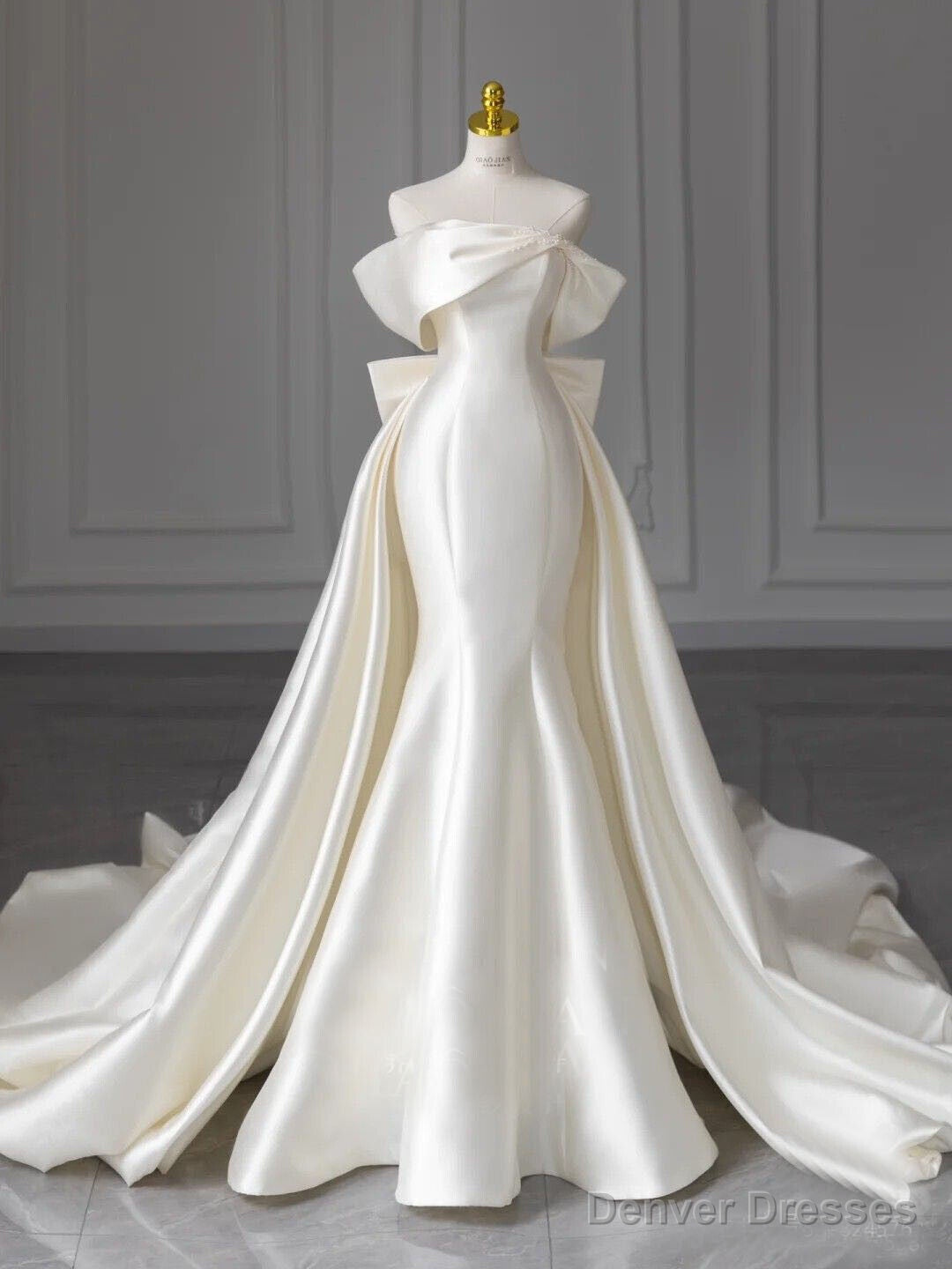 Elegant Ivory Wedding Dresses with Detachable Train Mermaid Bridal Gowns Main image