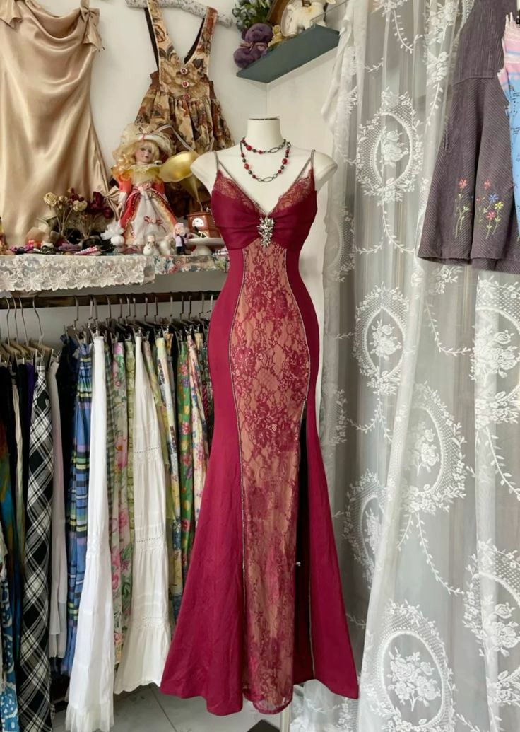 Sexy Mermaid Spaghetti Straps Red Lace Prom Dress Long Party Dress Main image