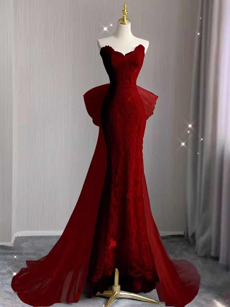 Sexy Mermaid Strapless Red Lace Long Prom Dress Main image