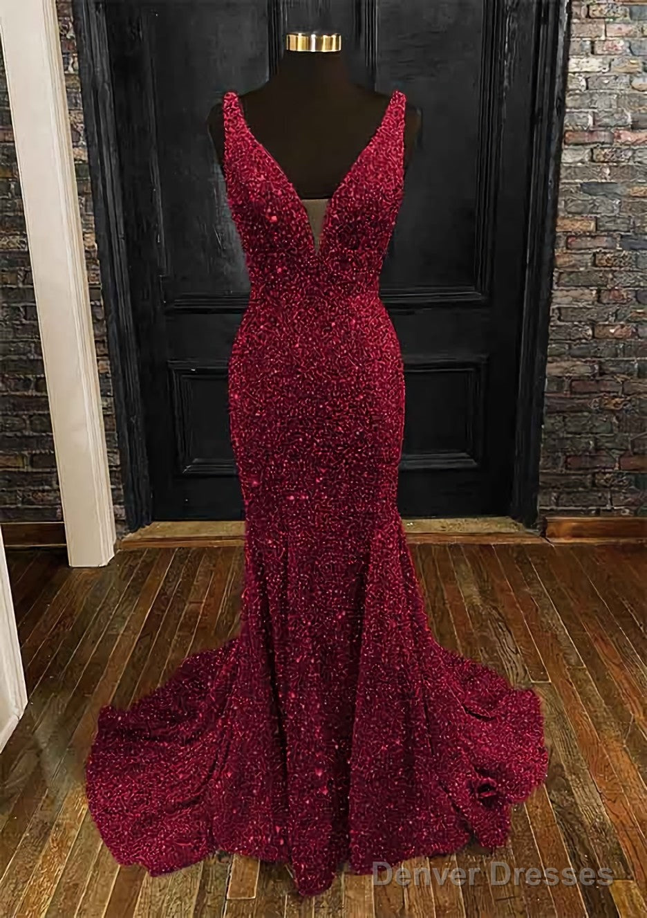 Sheath/Column Trumpet/Mermaid V Neck Sleeveless Velvet Sequins Sweep Train Prom Dresses