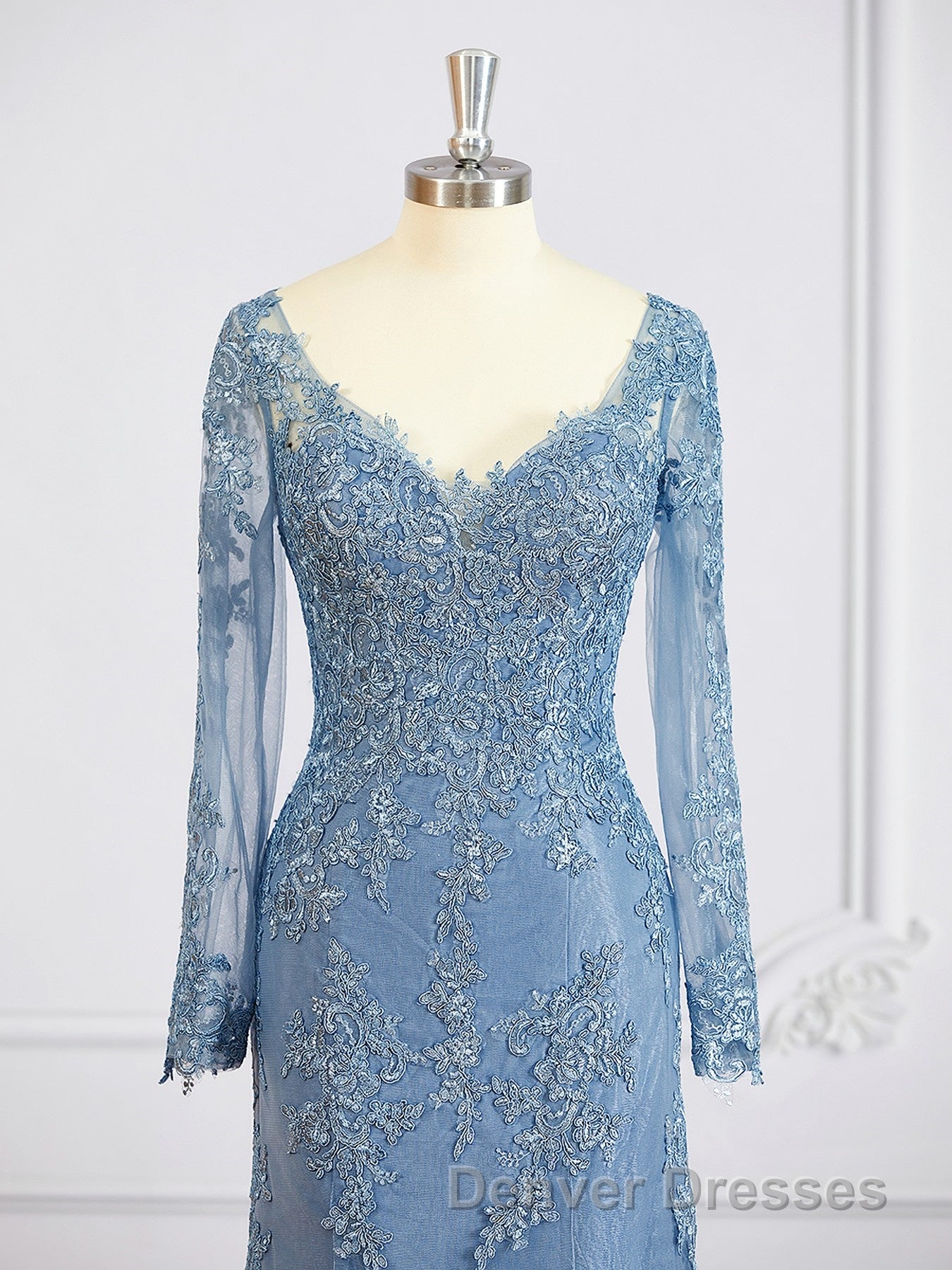 Sheath/Column V-neck Sweep Train Tulle Mother of the Bride Dress With Appliques Lace Secondary image