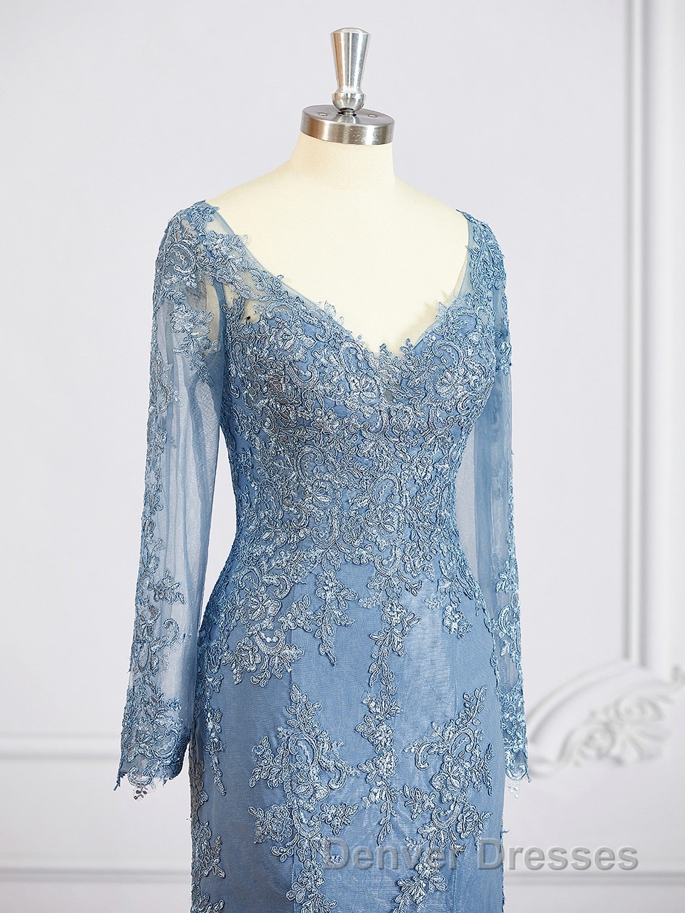 Sheath/Column V-neck Sweep Train Tulle Mother of the Bride Dress With Appliques Lace