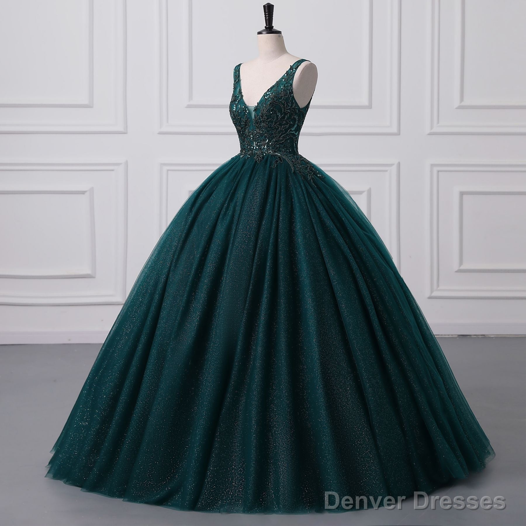 Shiny Emerald Green Sequined Tulle Quinceanera Dresses Backless V Neck Ball Gowns Evening Prom Dresses With Corset Back Main image