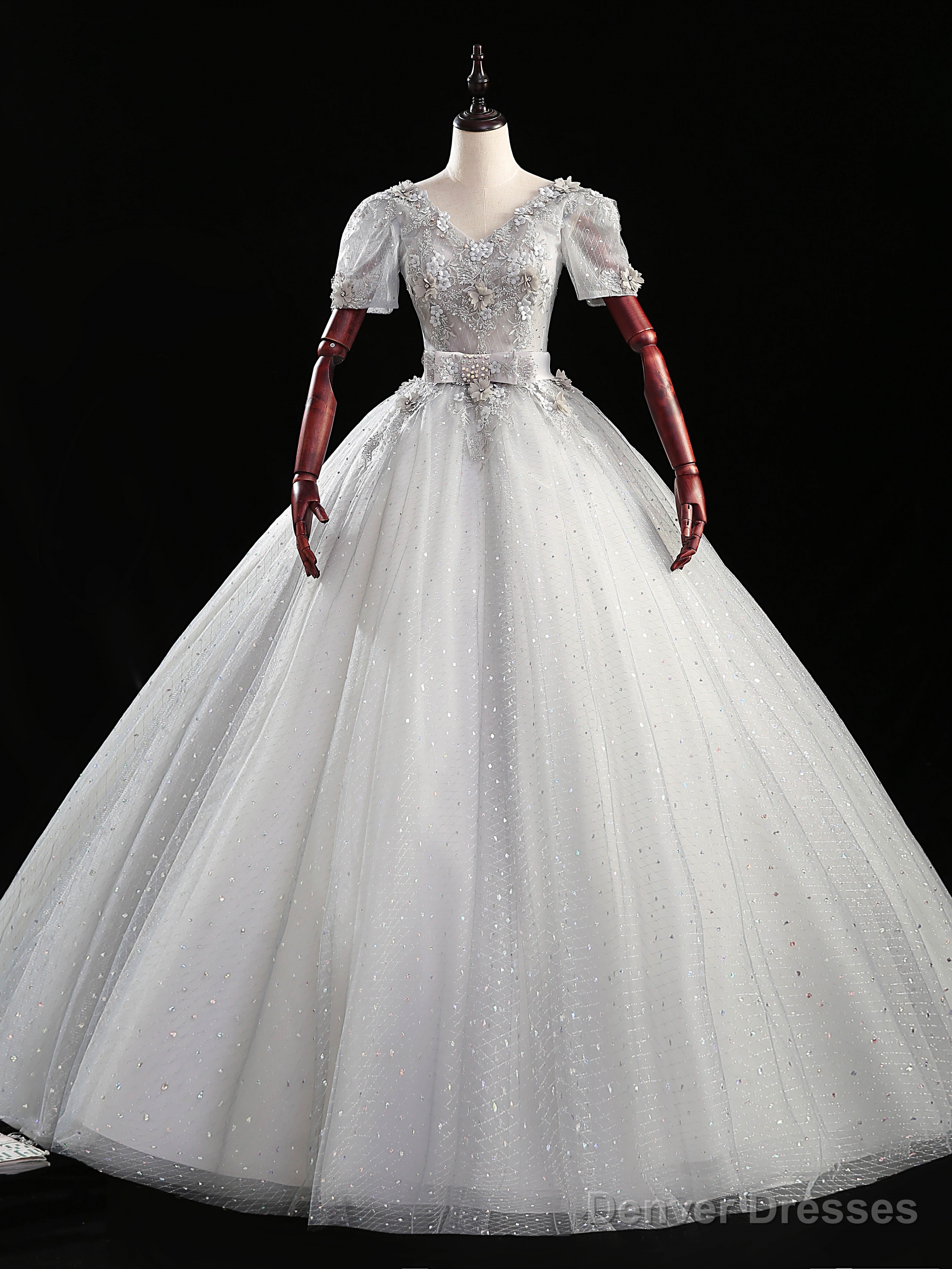 Silver Gray Tulle V-neck Short Sleeve Appliques Quinceanera Dress Main image