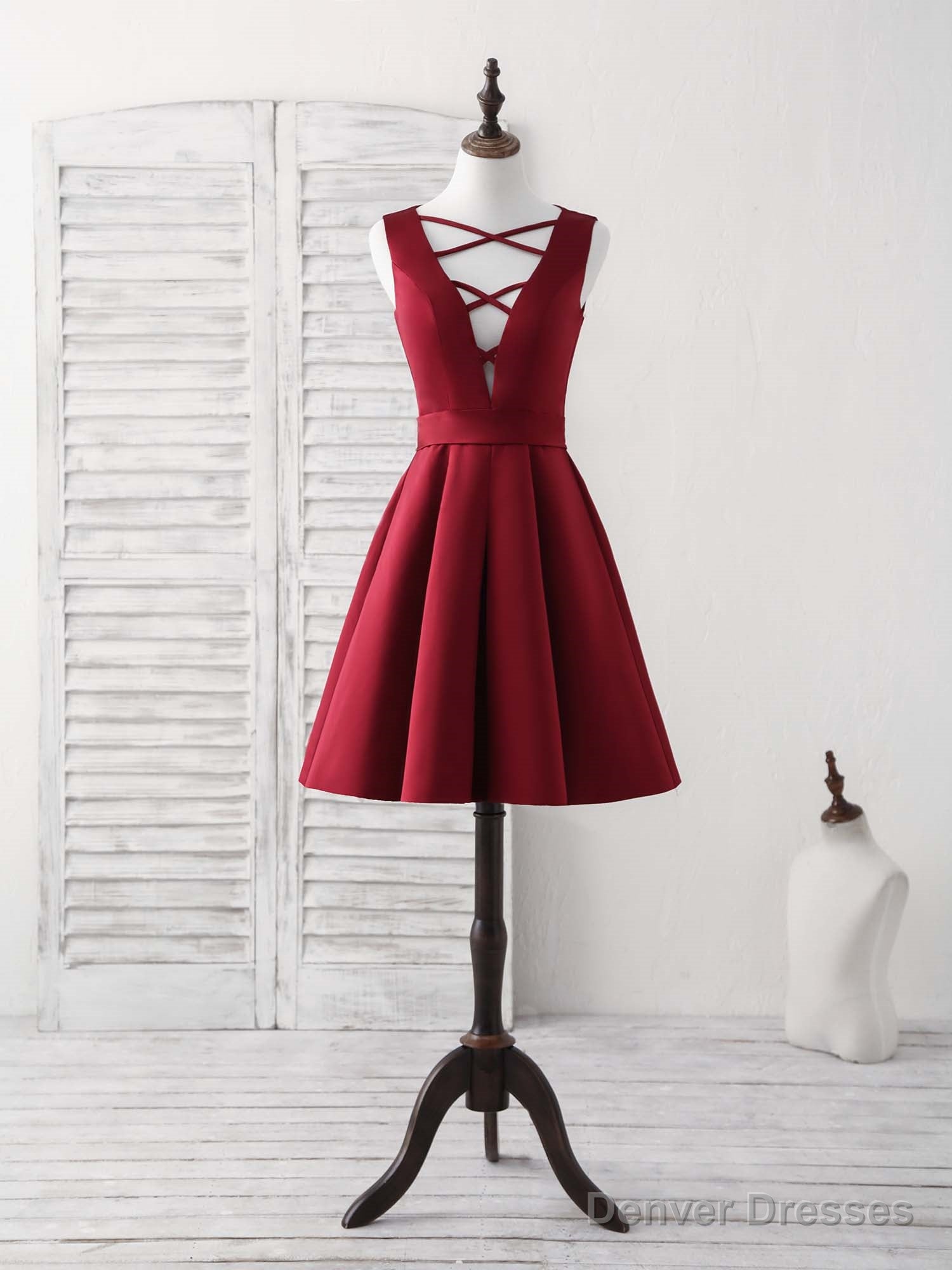 Simple V Neck Burgundy Short Prom Dress Satin Homecoming Dress Main image