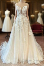 Spaghetti-Straps Wedding Gown With Lace Appliques