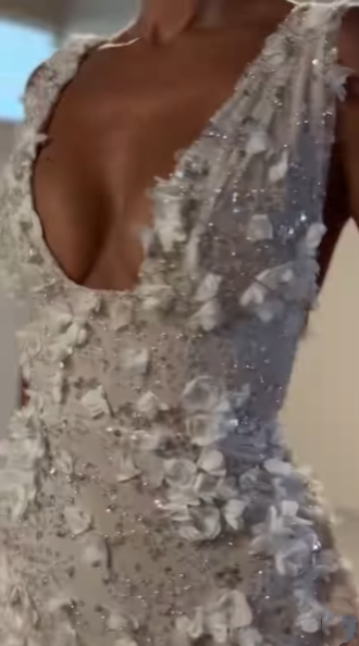 Sparkly Sheath V Neck White Feathers Beaded Wedding Dress Short Bridal Gown Wedding Dress