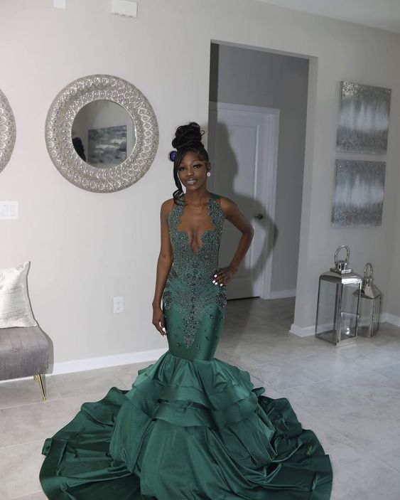 Stunning And Elegant Princess Party Wear Gown Green Prom Dress Main image