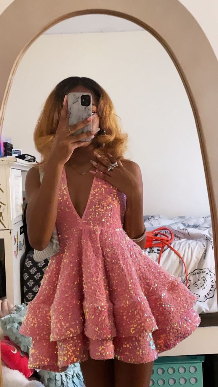 Sweet Pink Sequined V Neck Mini 17Th Birthday Homecoming Dress Main image