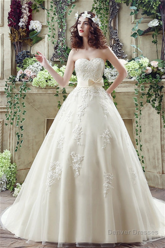 Sweetheart Lace Appliques Light Champagne Wedding Dresses Main image