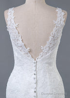 Trumpet/Mermaid Lace V-Neck Sweep Train Wedding Dresses