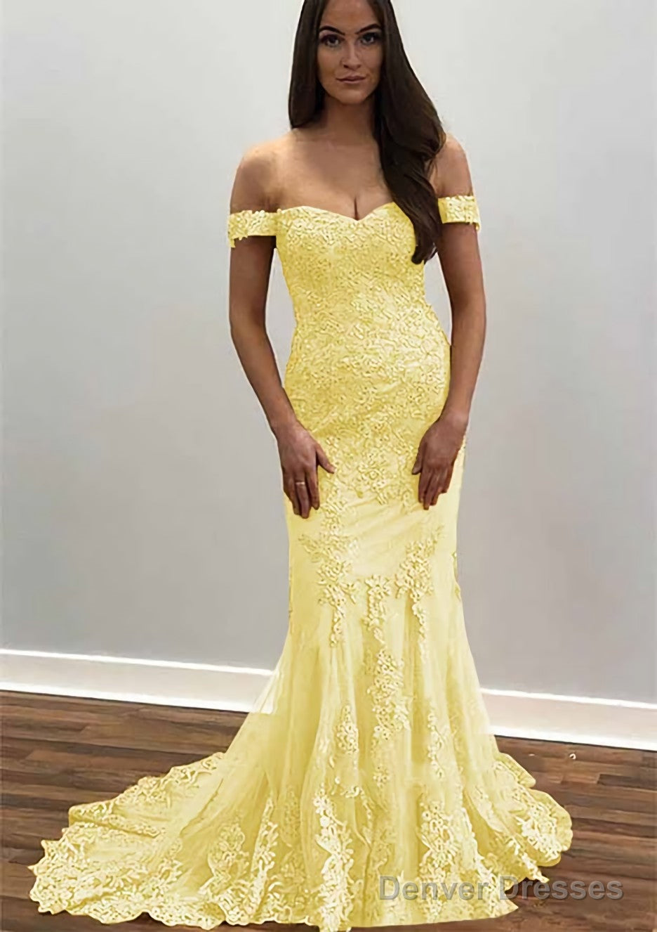 Trumpet/Mermaid Off-the-Shoulder Court Train Tulle Prom Dresses With Lace Appliqued