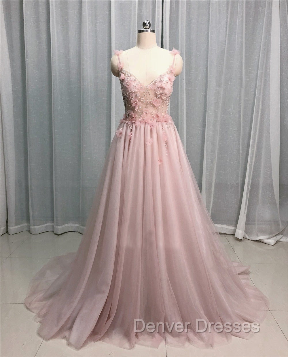 Tulle A-Line/Princess Appliques Lace Wedding Dress