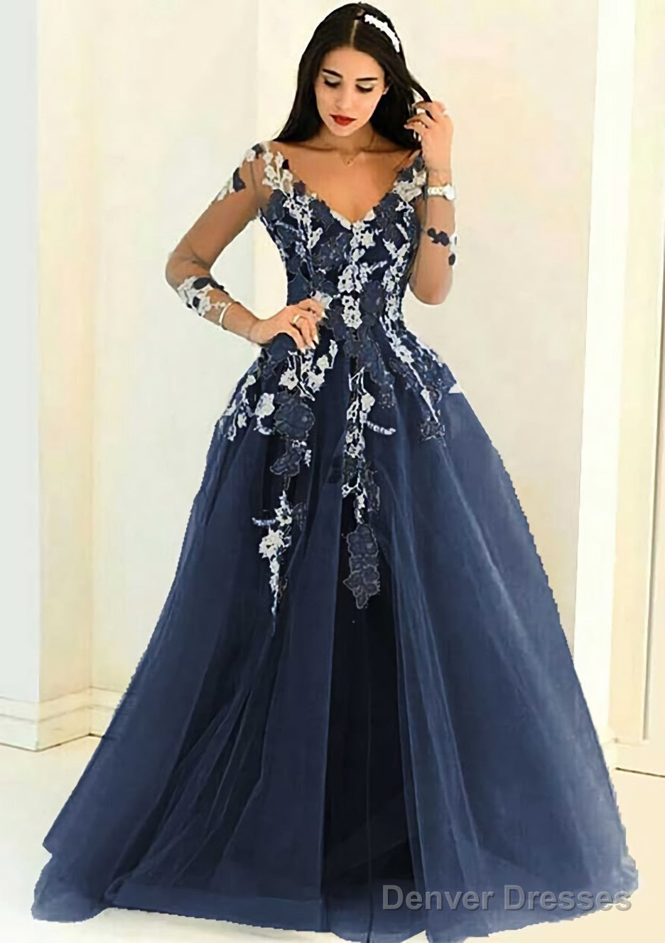 Tulle Long/Floor-Length A-Line/Princess Full/Long Sleeve V-Neck Zipper Evening Dresses With Appliqued Secondary image