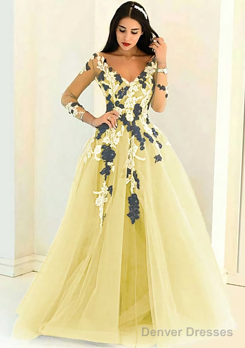 Tulle Long/Floor-Length A-Line/Princess Full/Long Sleeve V-Neck Zipper Evening Dresses With Appliqued