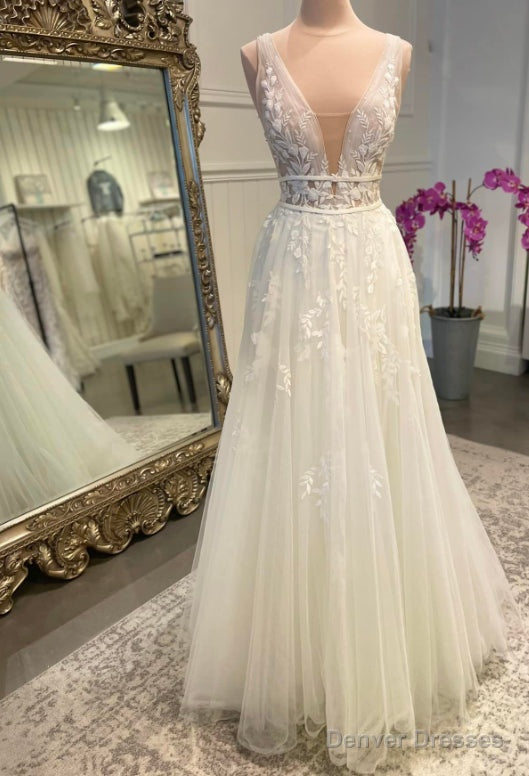 V-neck A-line Wedding Dress with Appliques Main image