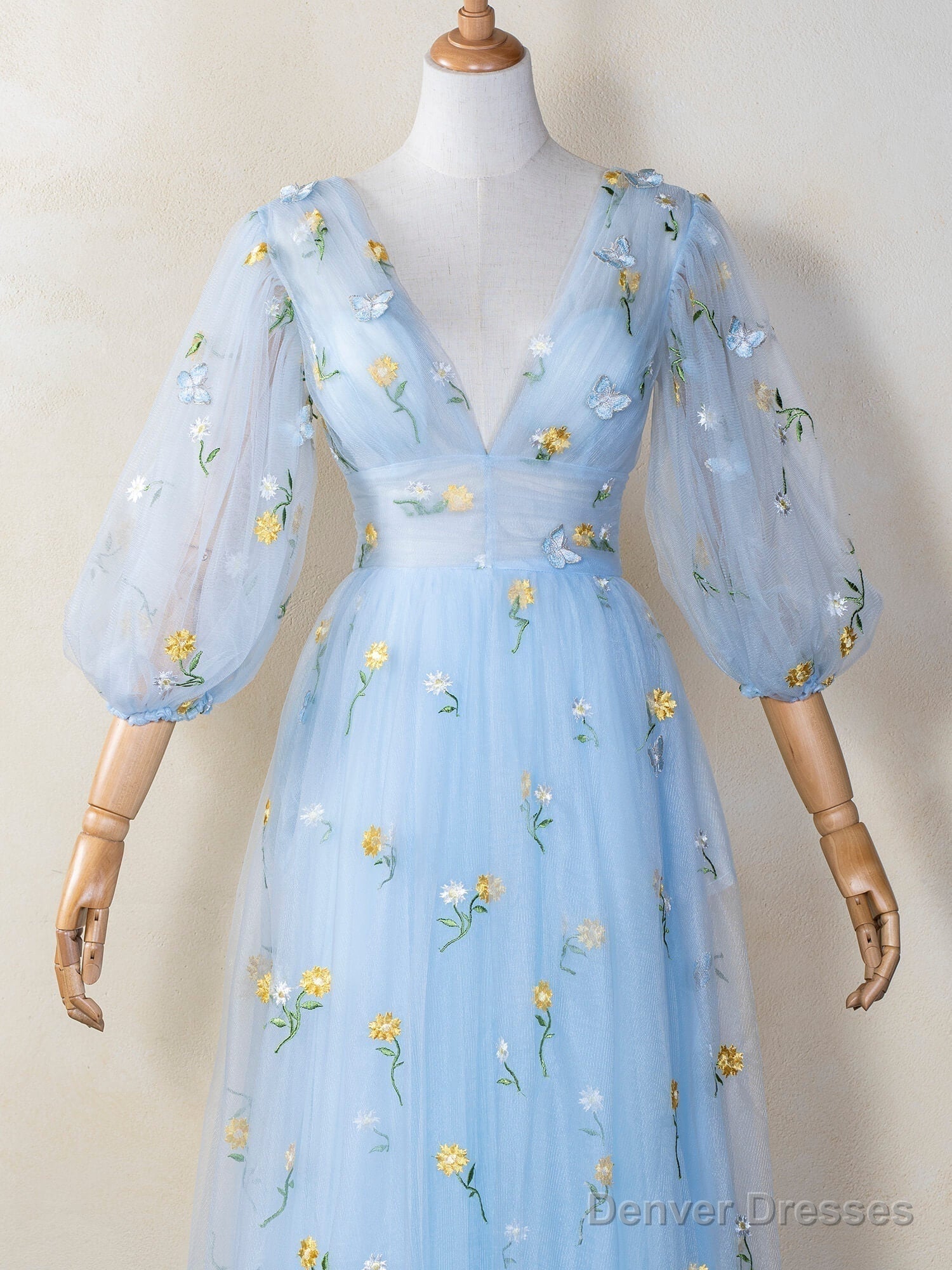 V-neck Embroidery Lace Length Tulle Prom Dress