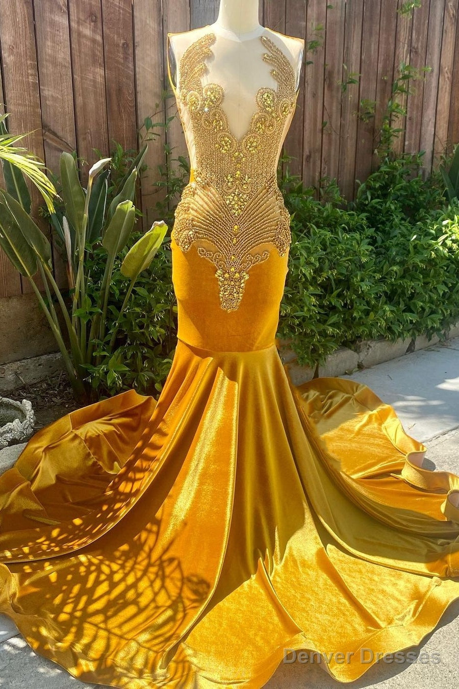 V-neck Gold Velvet Sleeveless Mermaid Long Court Train Prom Dresses Main image
