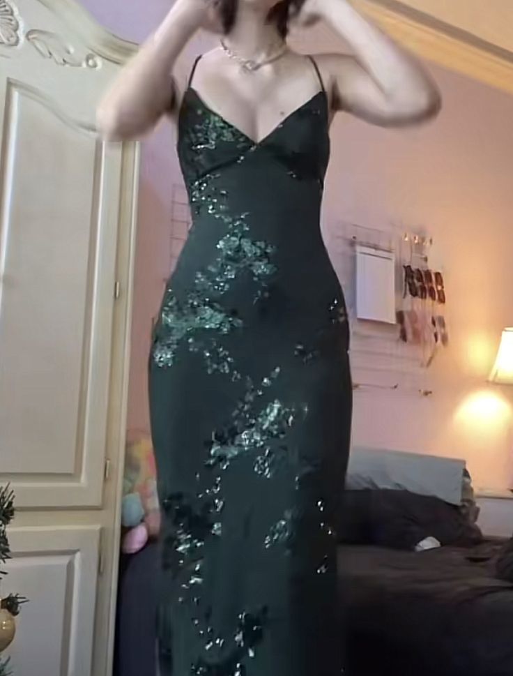 V Neck Green Prom Dress Evening Gowns With Sequin Appliques