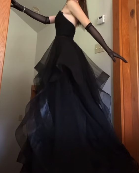 Vintage Ball Gown Strapless Sleeveless Long Tulle Black Prom Dress