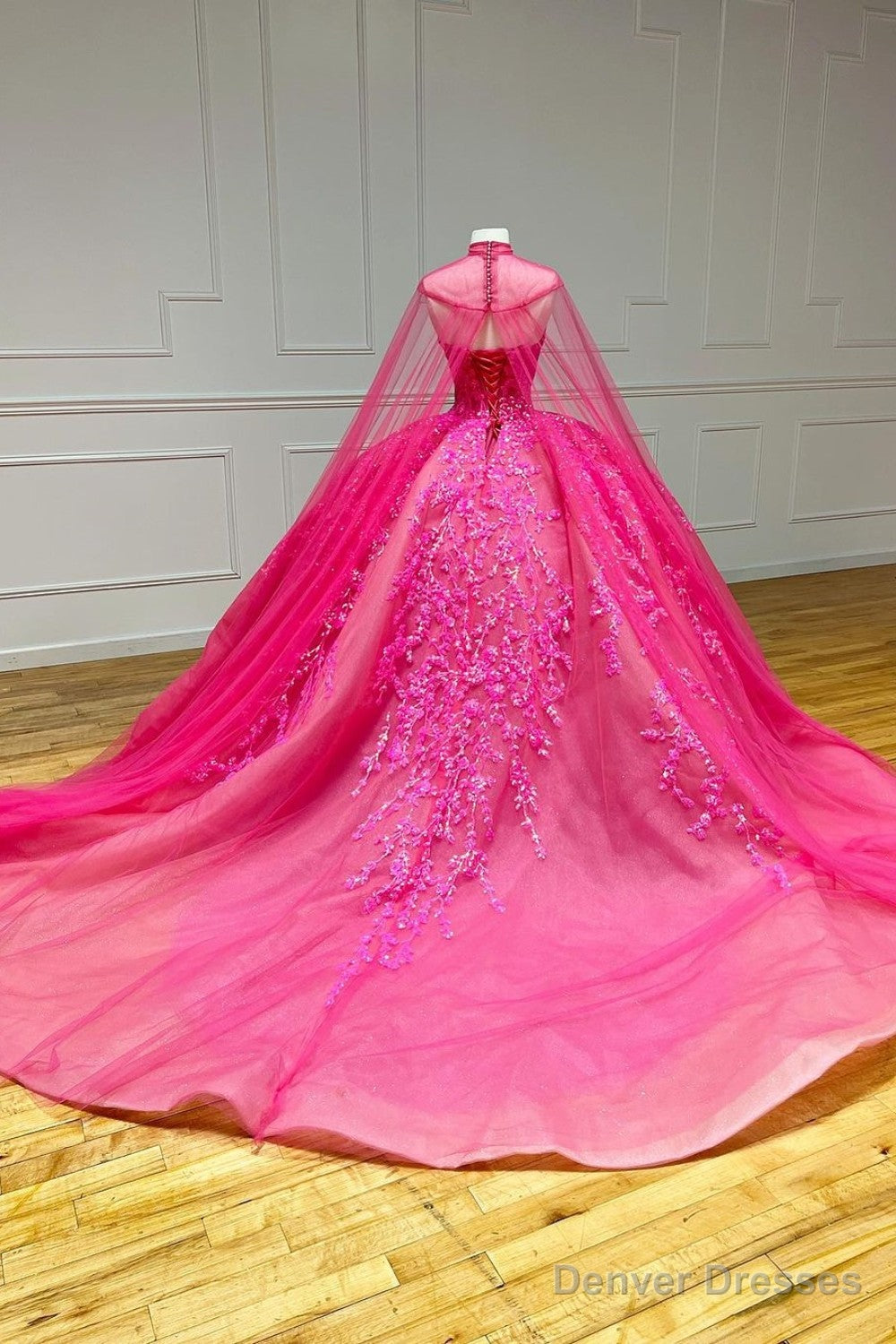 Vintage Ball Gown Sweetheart Pink Lace Appliques Tulle Long Quinceanera Dresses