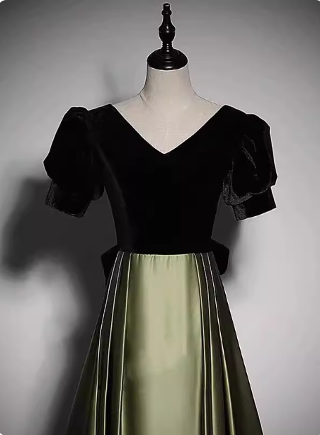 Vintage Black & Green Color Block A-Line V-Neck Velvet Satin Long Prom Dress Evening Dress Secondary image