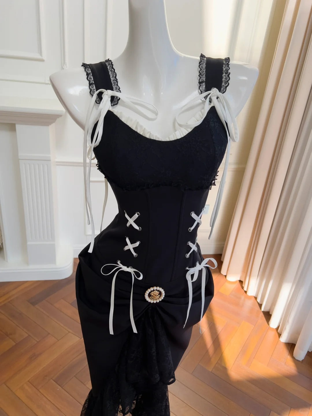 Vintage Black Mermaid Lace And Satin Long Prom Dress