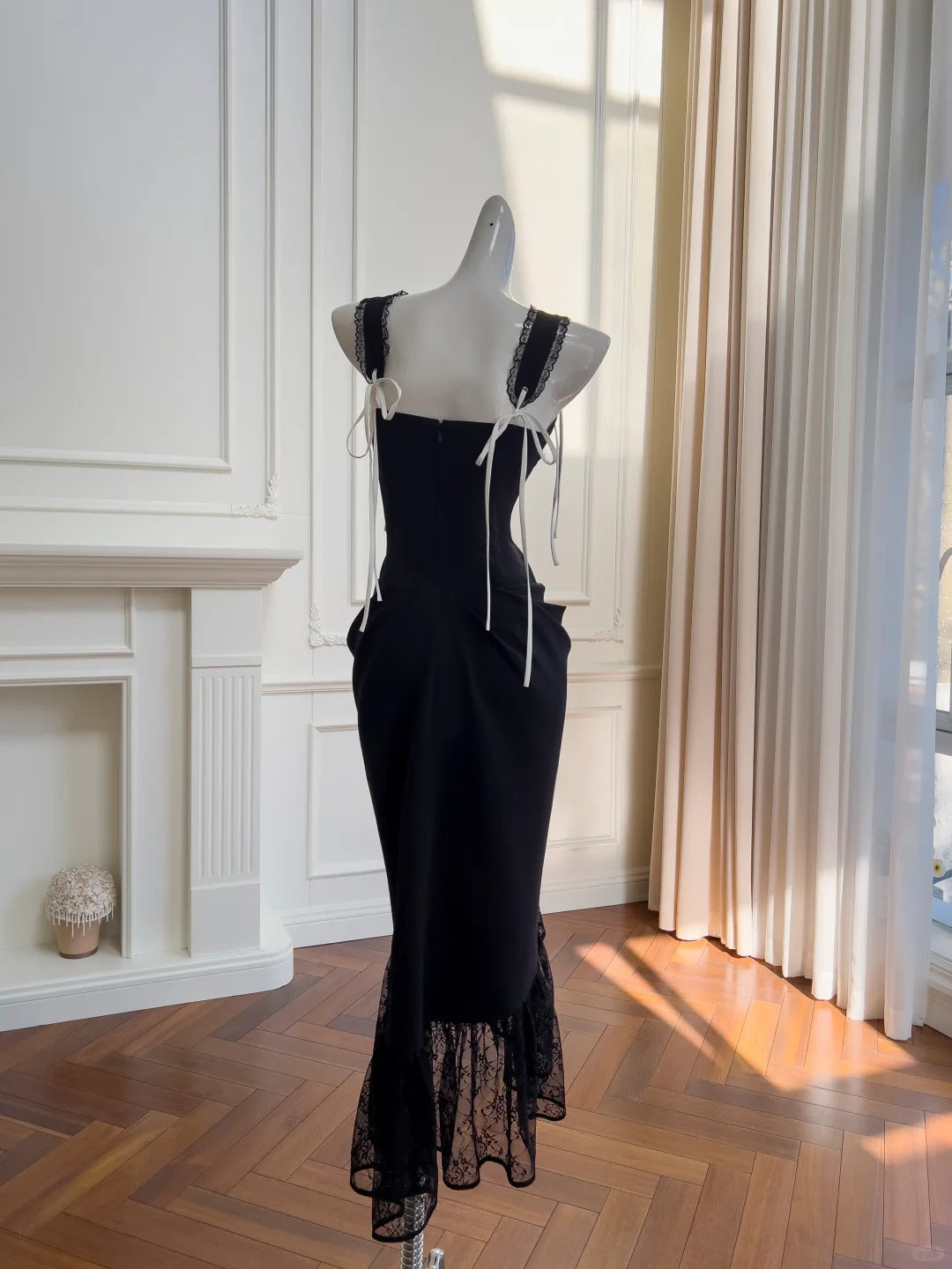 Vintage Black Mermaid Lace And Satin Long Prom Dress