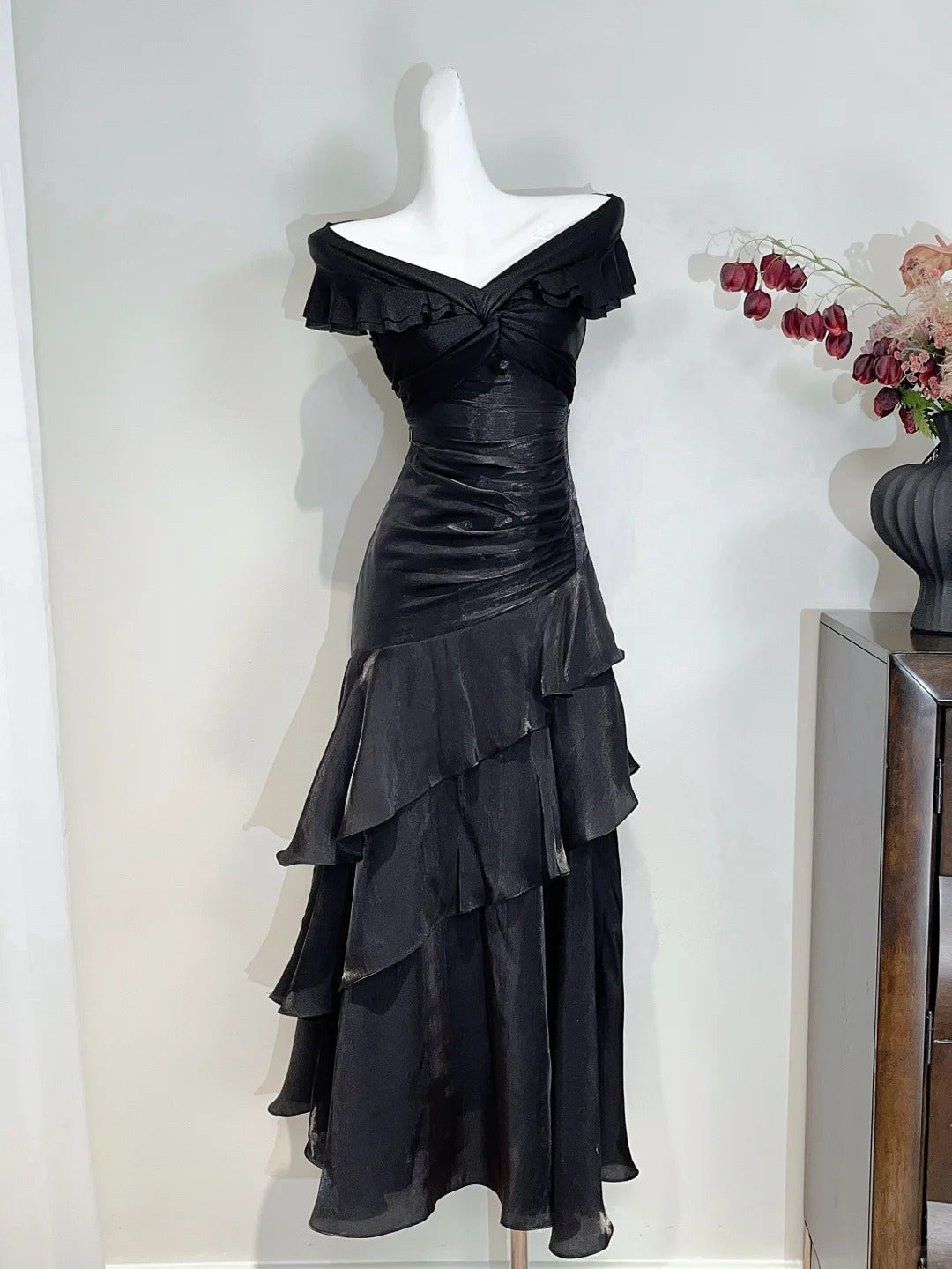 Vintage Black Mermaid One Shoulder Ruffle Satin Prom Dress Evening Dress