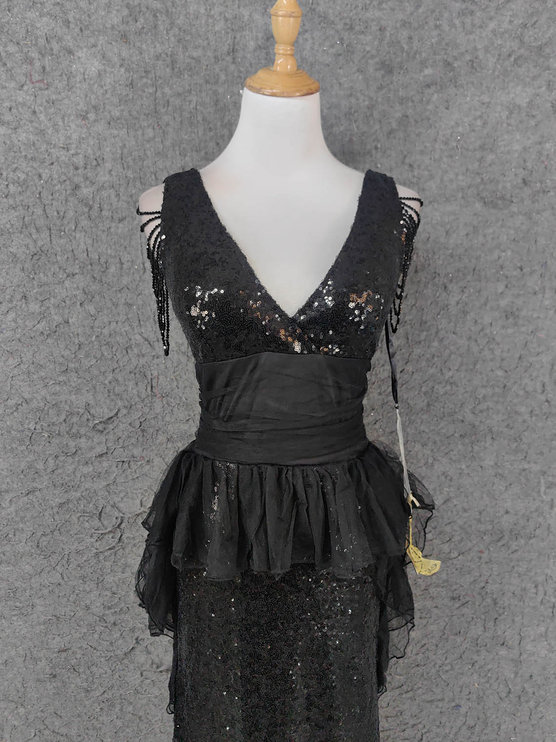 Vintage Black V-Neck Tassel Sequin Tulle Long Prom Dress Evening Dress Secondary image