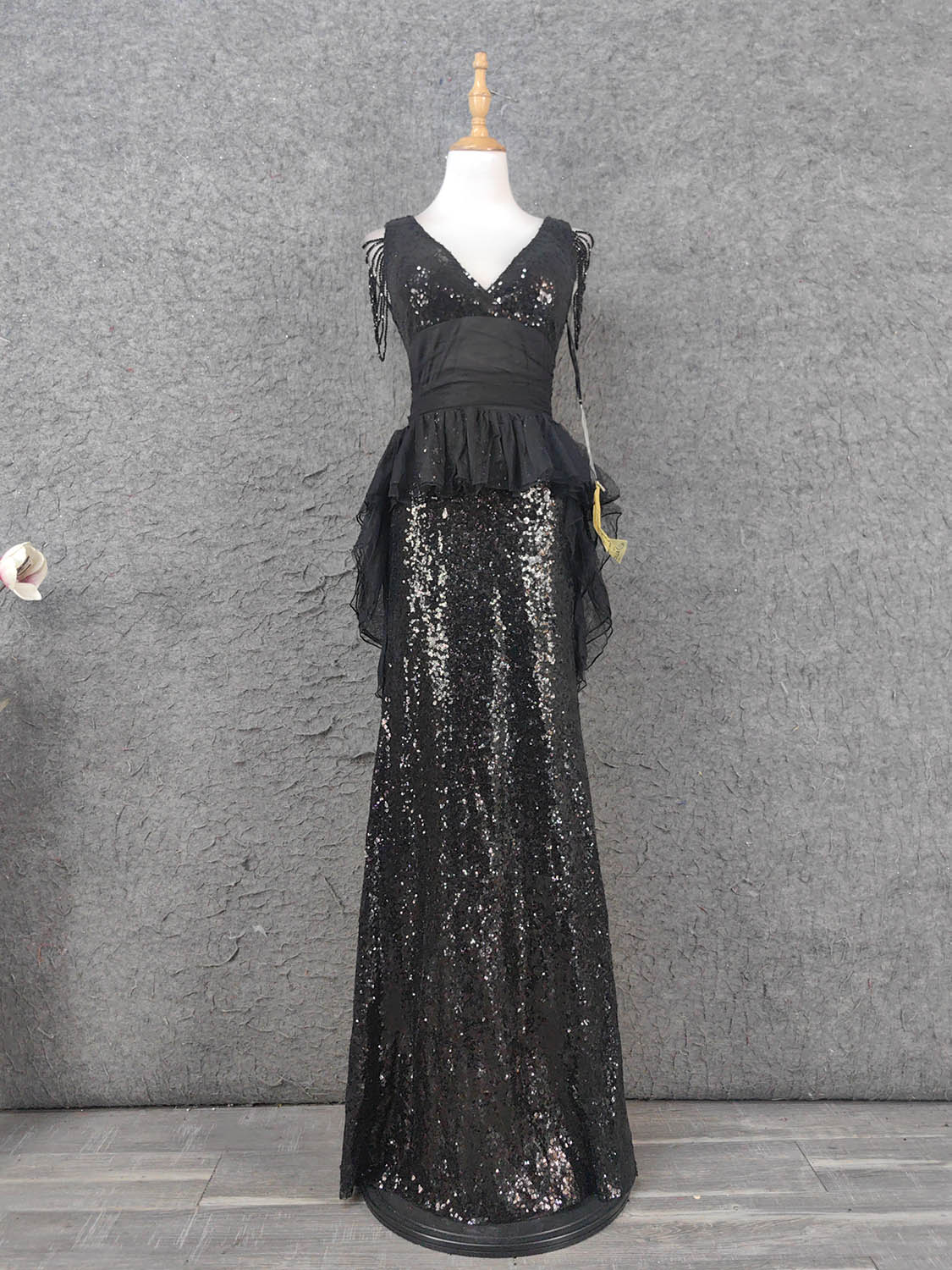 Vintage Black V-Neck Tassel Sequin Tulle Long Prom Dress Evening Dress Main image