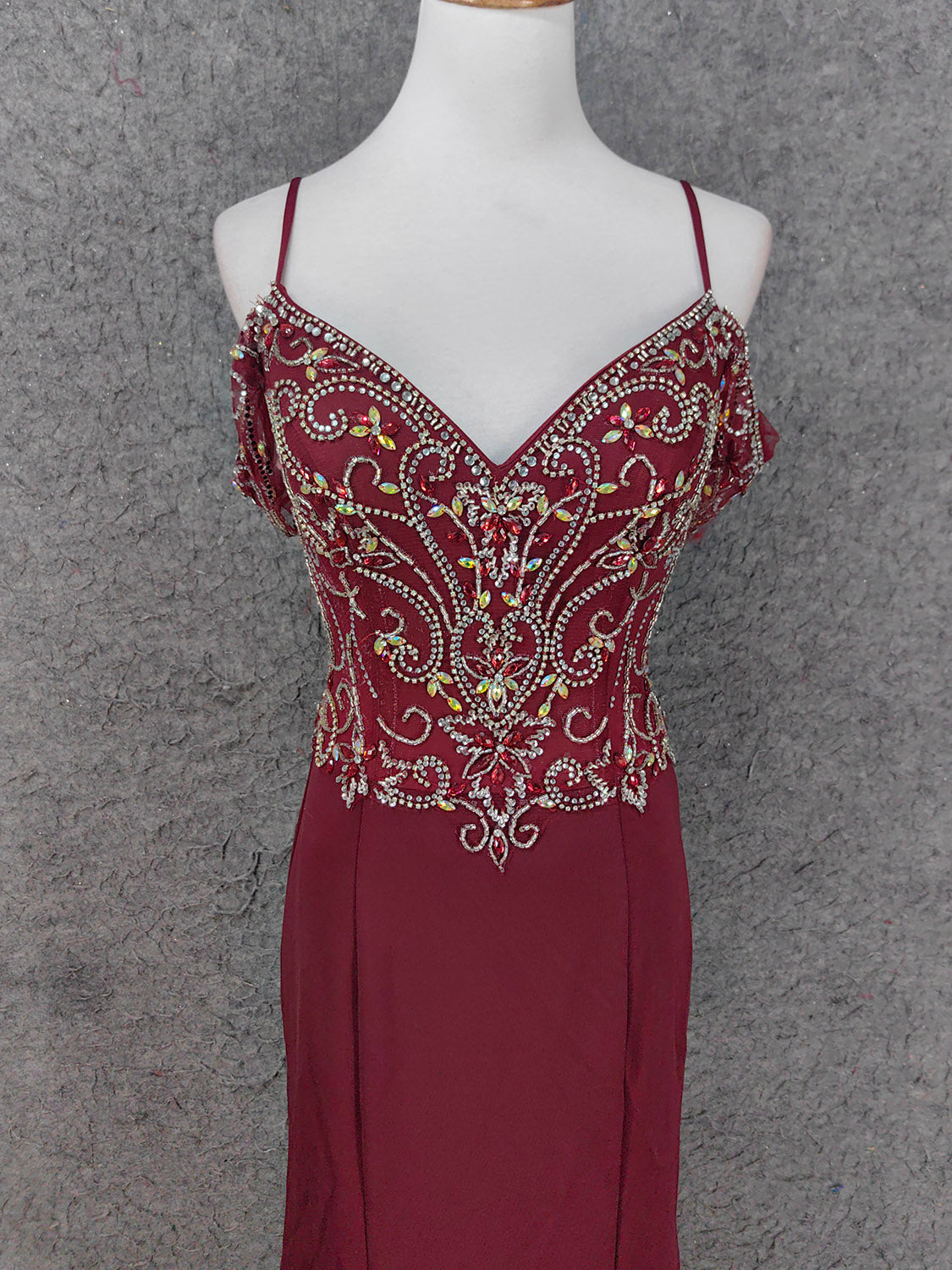 Vintage Burgundy Spaghetti Strap V-Neck Beaded Chiffon Long Prom Dress Evening Dress Secondary image