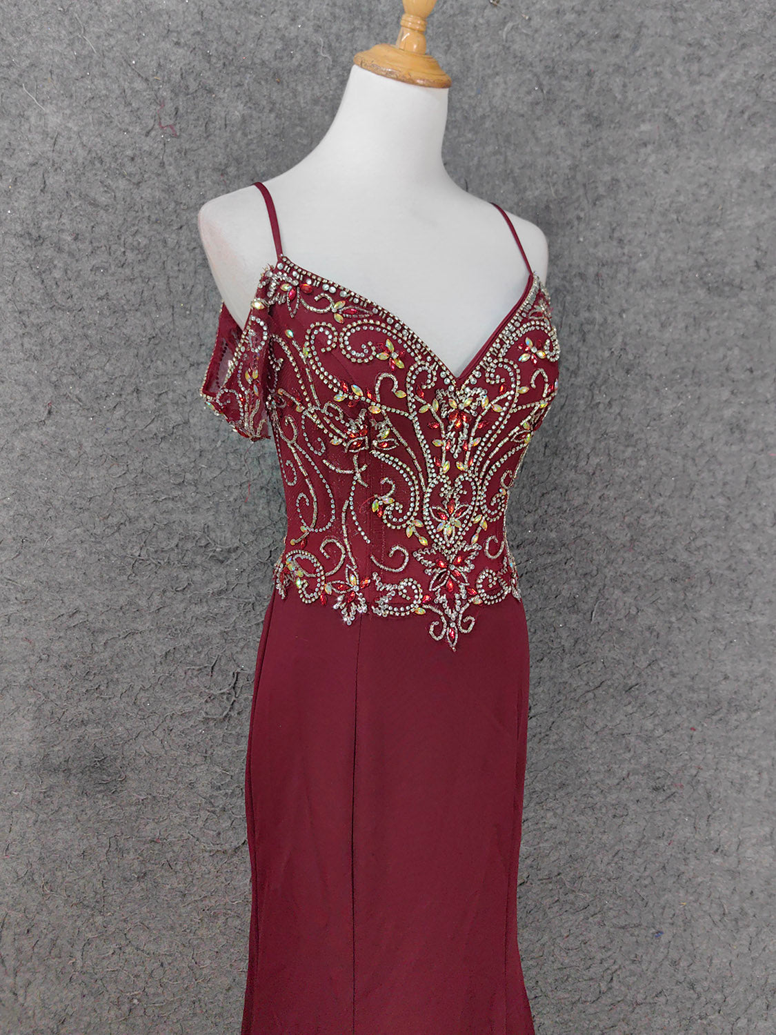 Vintage Burgundy Spaghetti Strap V-Neck Beaded Chiffon Long Prom Dress Evening Dress