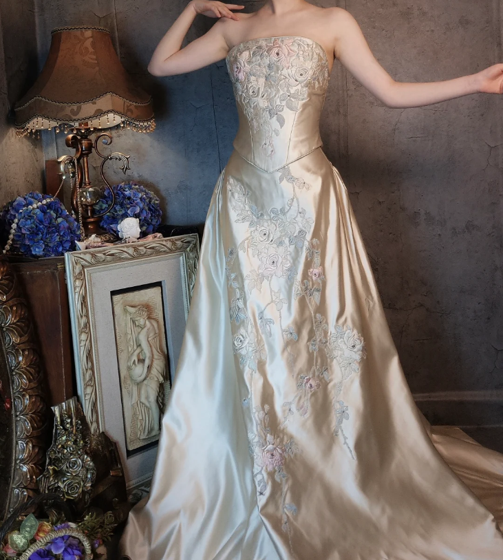 Vintage Champagne Gold A-Line Strapless Embroidered Satin Train Prom Dress Evening Dress Secondary image