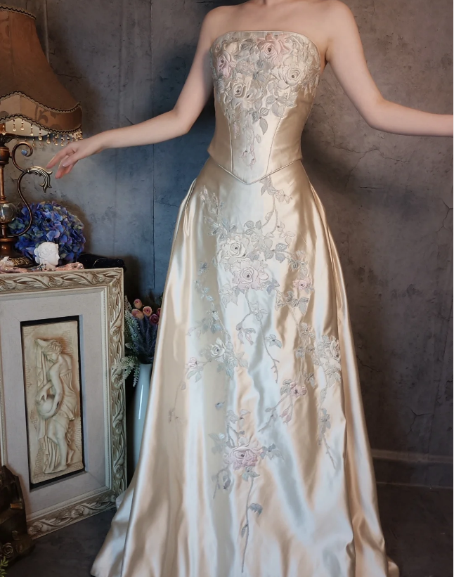 Vintage Champagne Gold A-Line Strapless Embroidered Satin Train Prom Dress Evening Dress