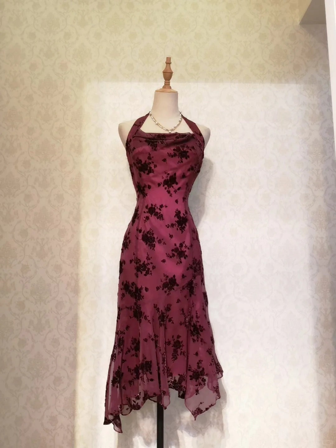 Vintage Chic Halter Neck Beaded Chiffon Prom Dress