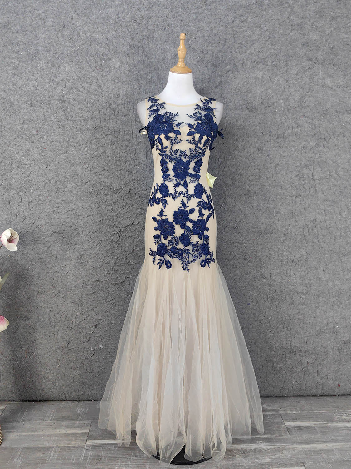 Vintage Cream Navy Mermaid Crew Neck Sleeveless Embroidered Tulle Long Prom Dress Evening Dress Main image