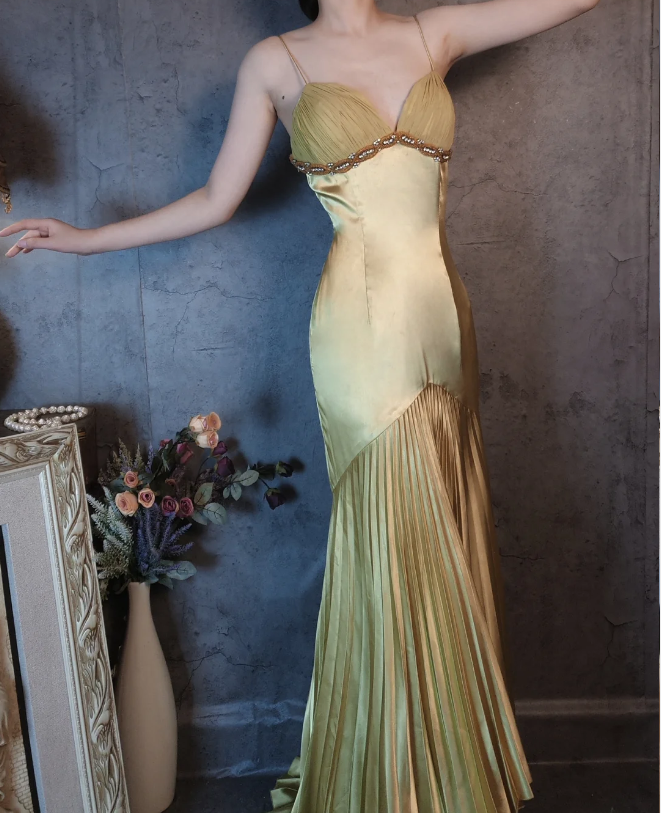 Vintage Green Mermaid Deep V-Neck Pleated Satin Long Prom Dress Evening Dress